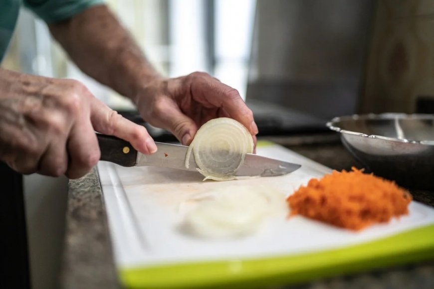 How not to cry while cutting onions, according to the experts