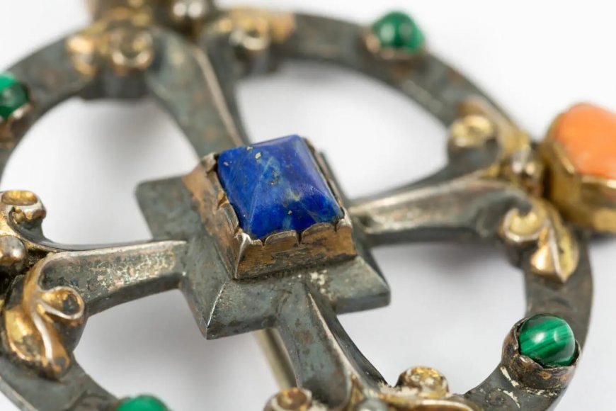 A British Woman Bought a Brooch for 20 Pounds. It Sold for Nearly £10,000.