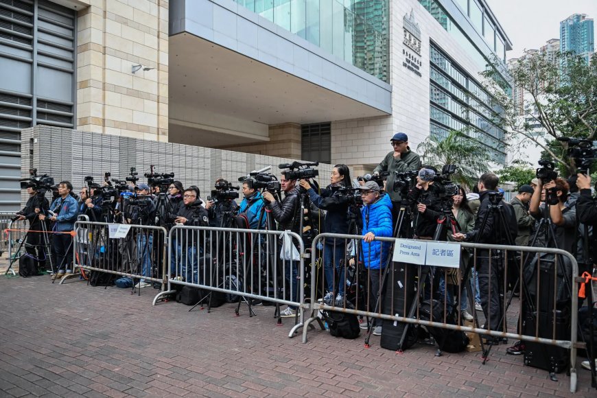 Hong Kong Detains and Expels Journalism Advocate, Group Says